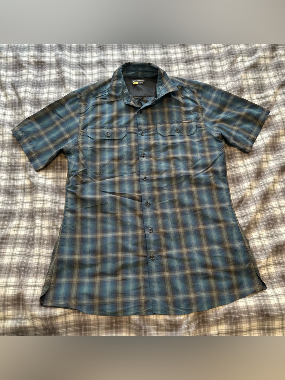 Eddie Bauer Men’s button down quick dry nylon shirt
